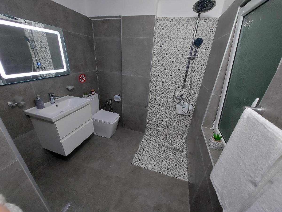 Venus'S Apartment Vlorë Esterno foto